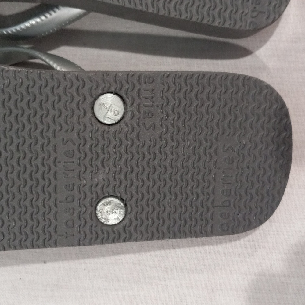 Flip Flops - Picture 6 of 9